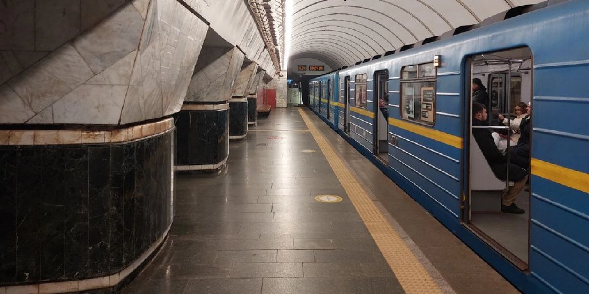 У столиці зупинилось метро