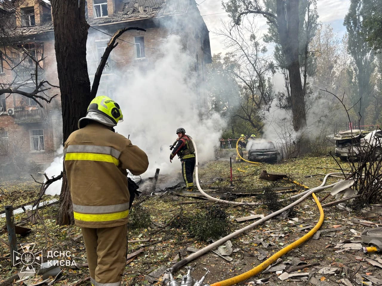 У Печерському районі пошкоджено будинки внаслідок атаки ворожих дронів
