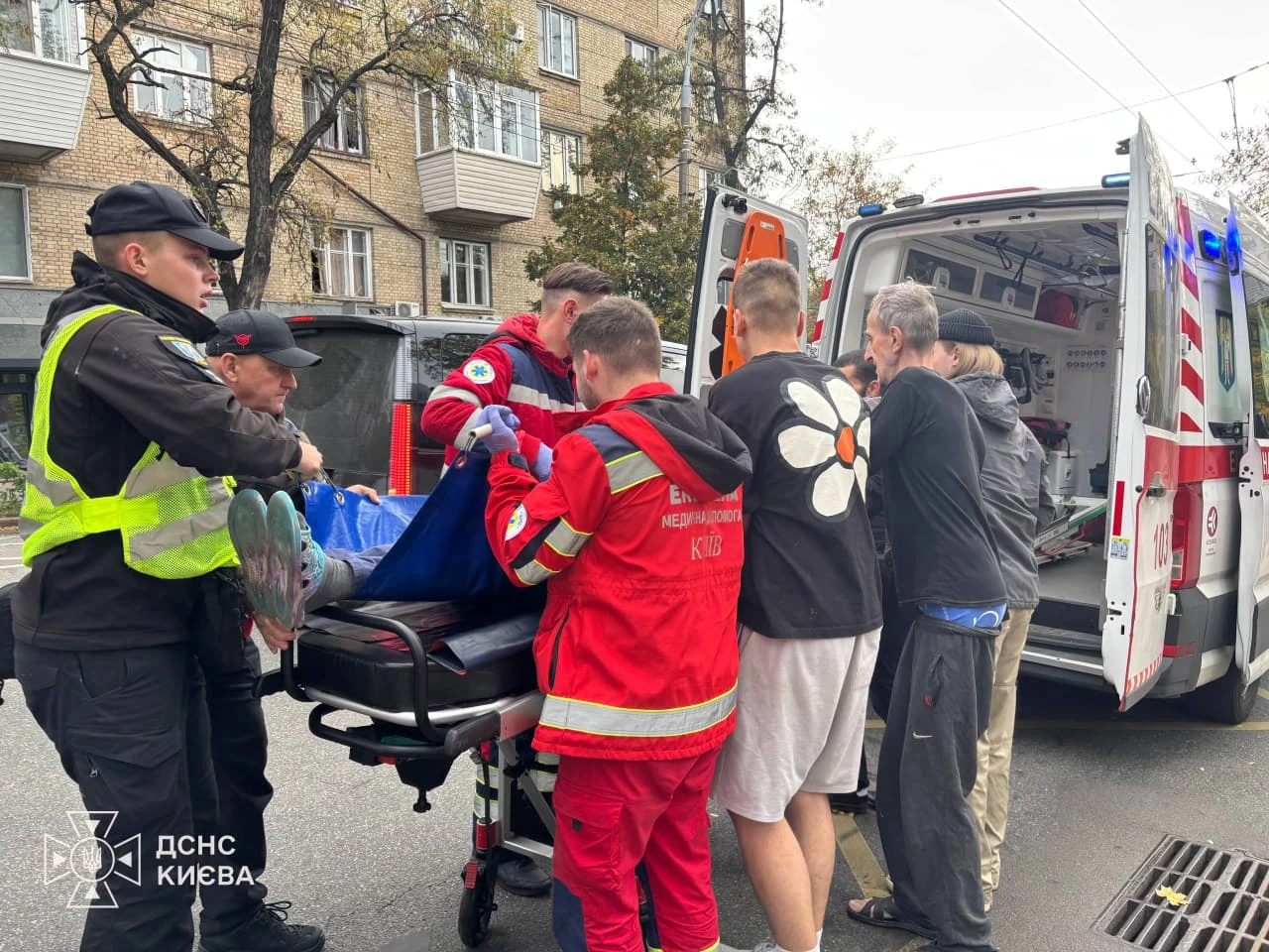У Печерському районі пошкоджено будинки внаслідок атаки ворожих дронів