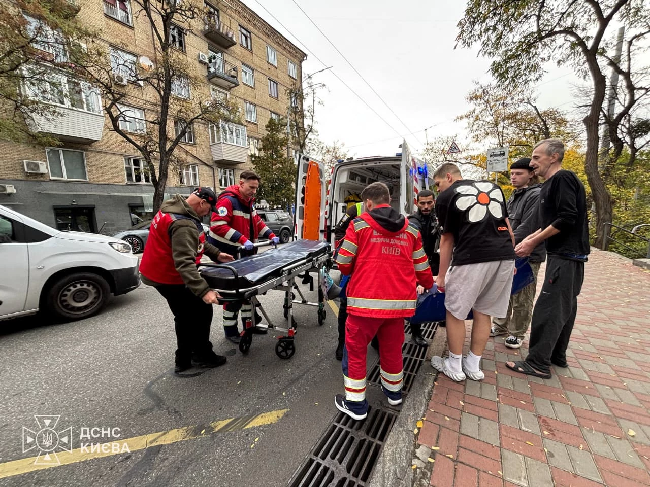 У Печерському районі пошкоджено будинки внаслідок атаки ворожих дронів