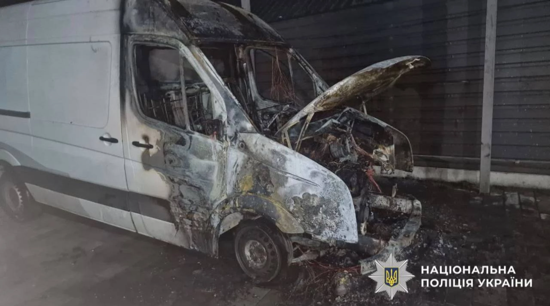 На Київщині затримали 21-річного чоловіка, який на замовлення рф підпалив мікроавтобус волонтера