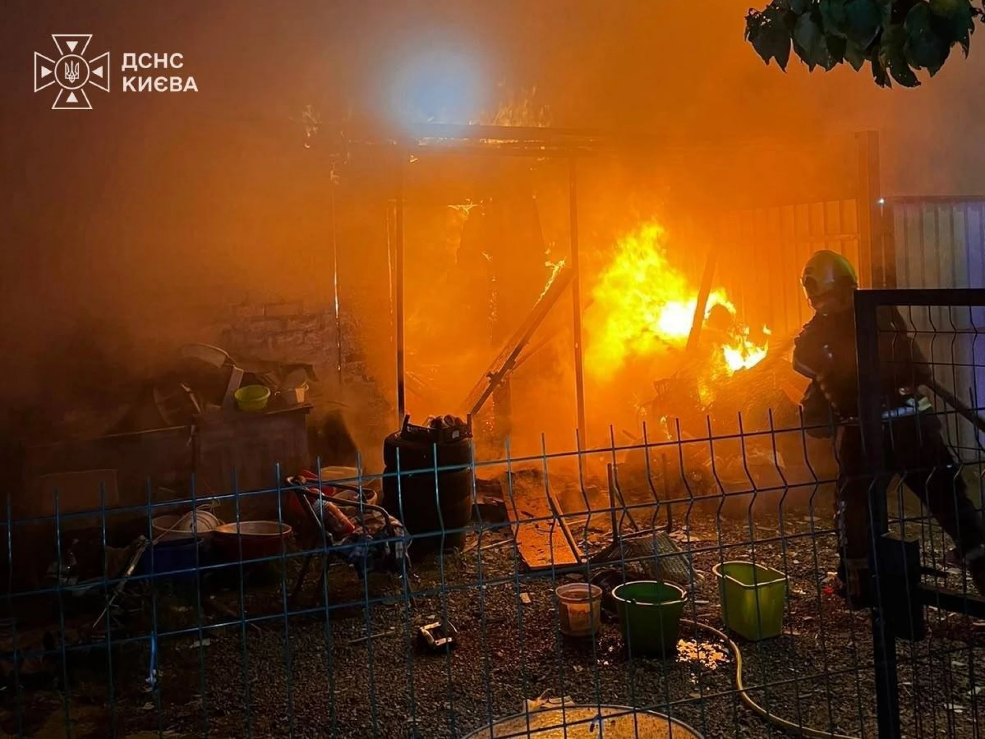 Росіяни обстріляли приватний житловий сектор столиці
