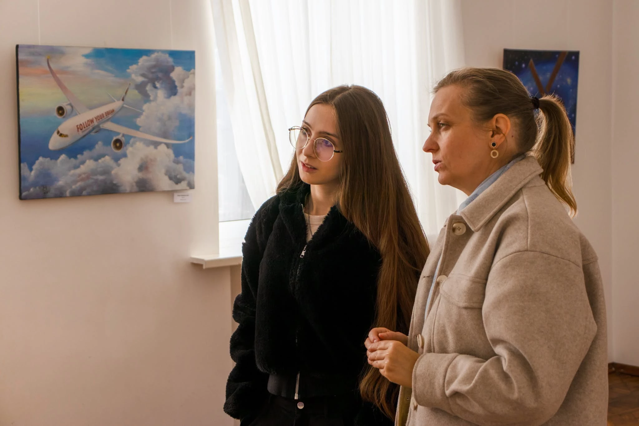 У художньому музеї Черкас відкрили виставку «Мій всесвіт». Фото