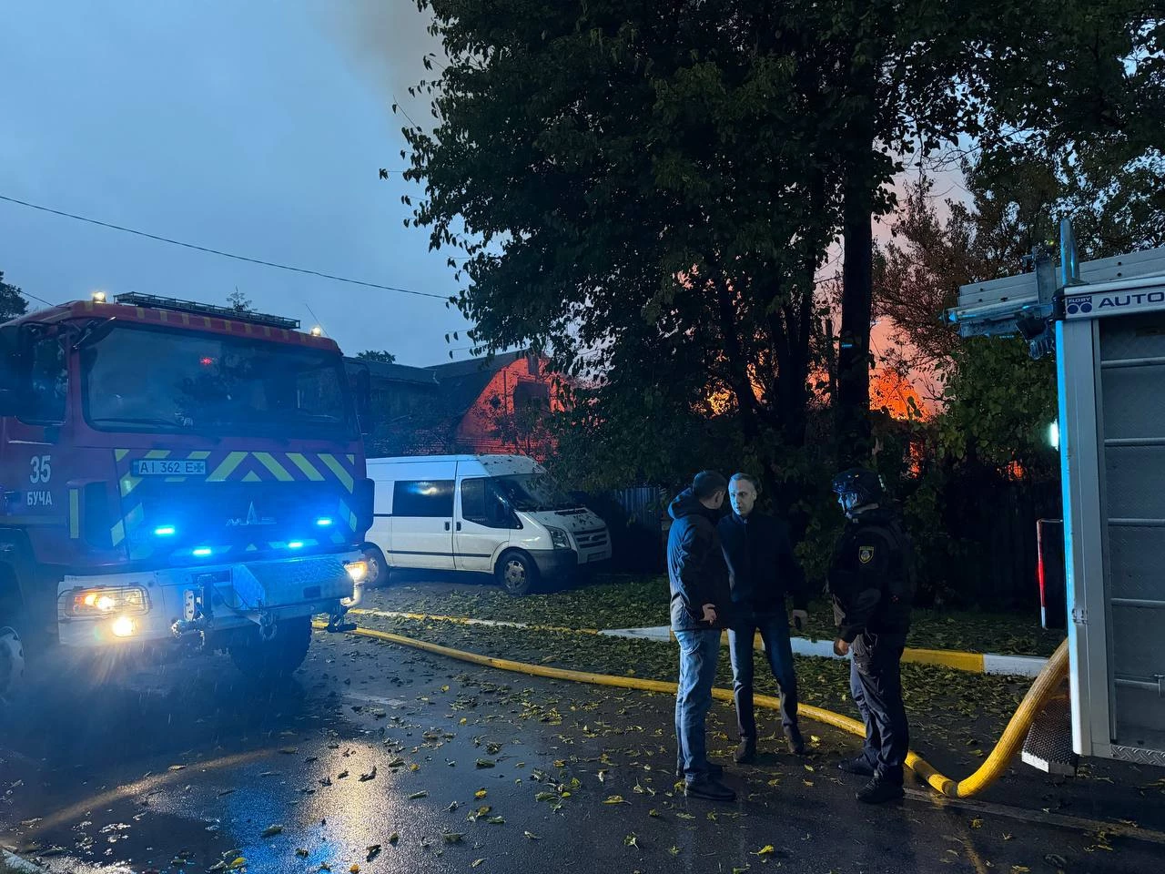 На Київщині шестеро постраждалих внаслідок масованої атаки, тривають пошуки трьох людей