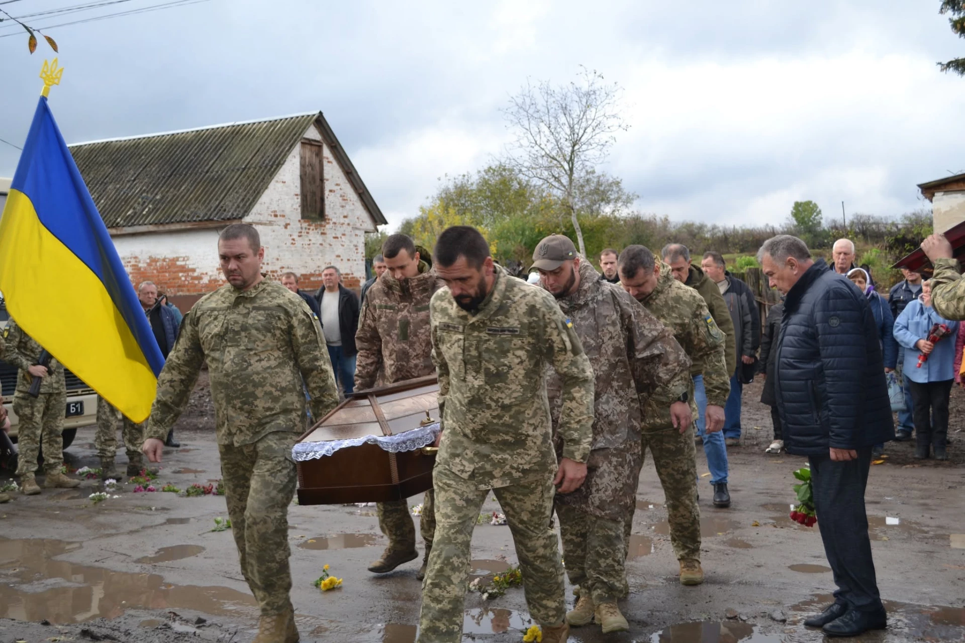 Командира бойової машини, який загинув на Запоріжжі, поховали у Черкаській області
