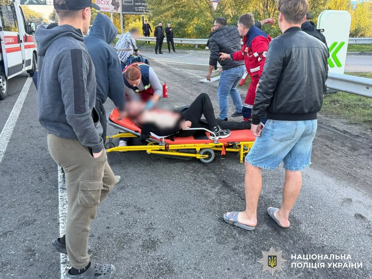 На трасі Київ — Одеса після атаки дрона горять автомобілі: є загиблі та поранені