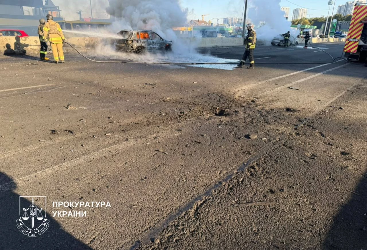 На трасі Київ — Одеса після атаки дрона горять автомобілі: є загиблі та поранені