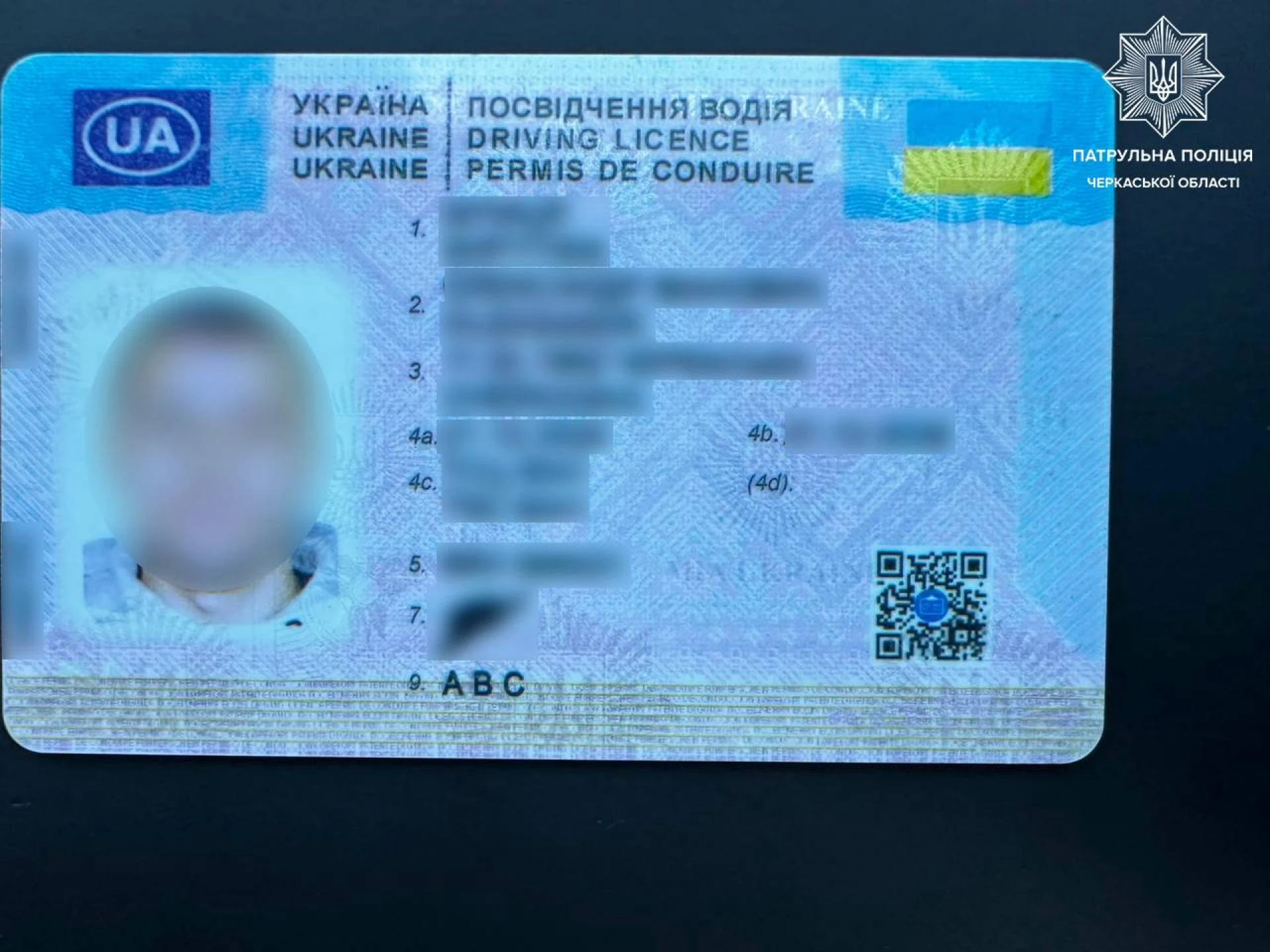 У Черкасах патрульні зупинили водія BMW з фальшивими правами