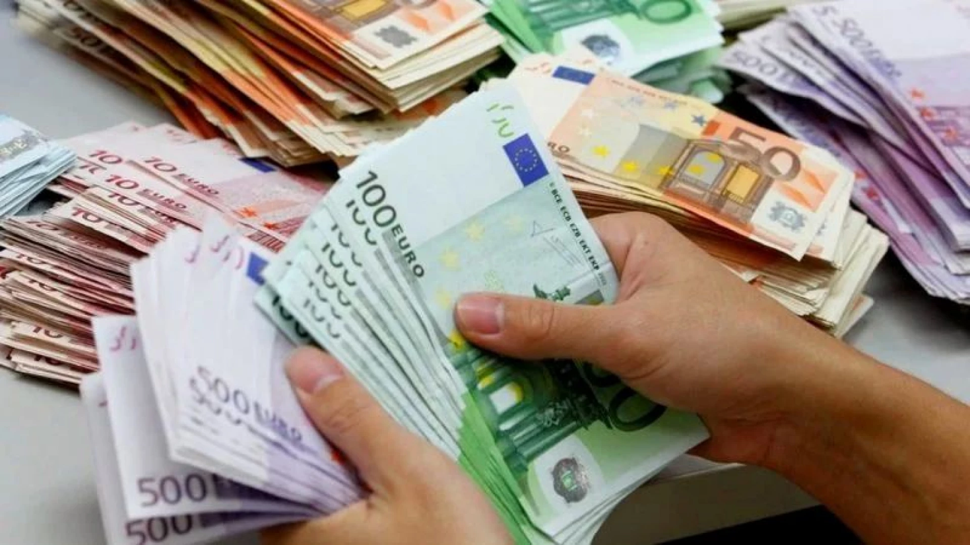 Курс валют у Києві на 27 жовтня 2026: скільки коштують долар, євро та злотий в банках і обмінниках