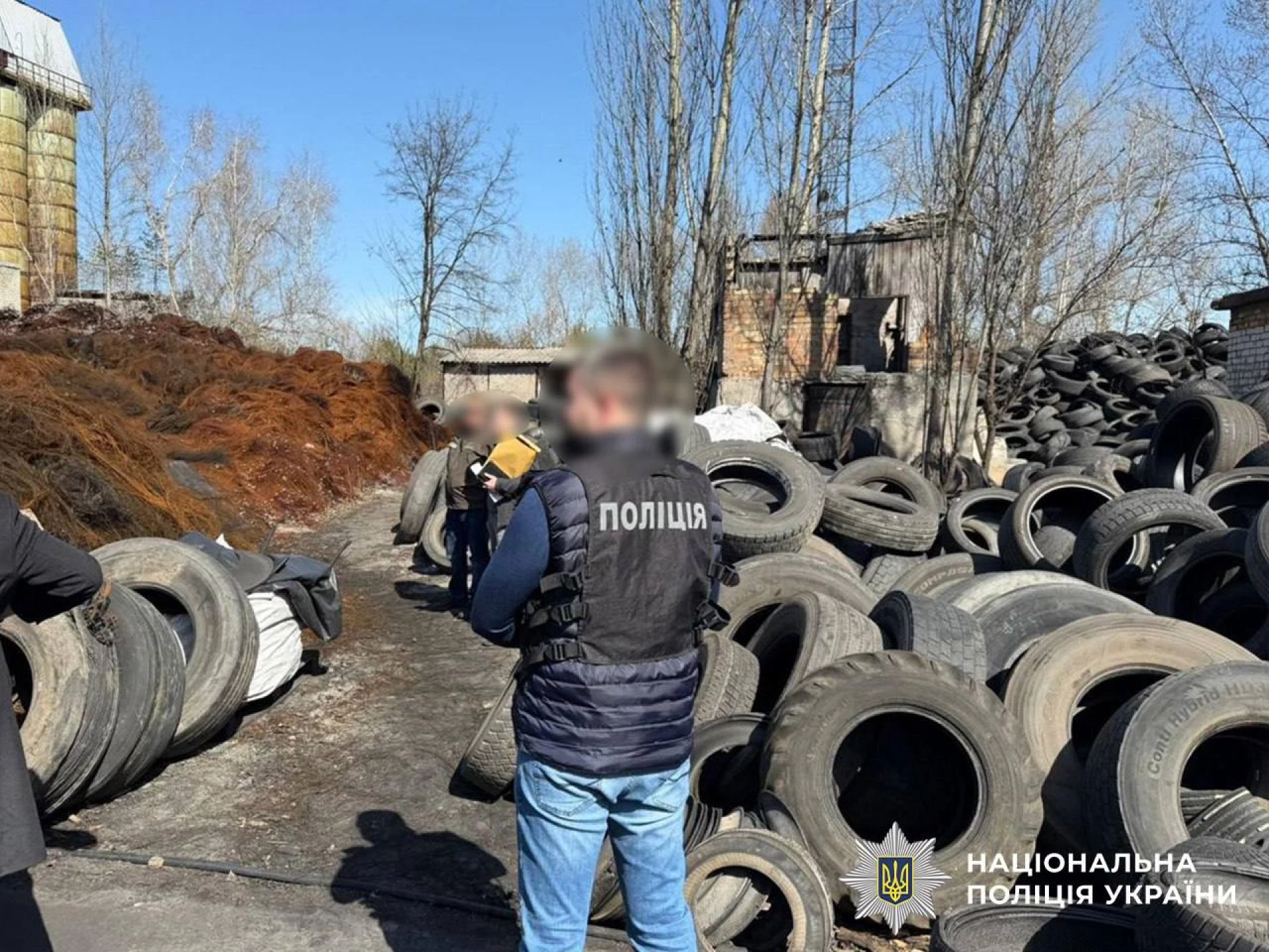 У Києві підприємство спалювало автомобільні шини без дозволів: збитки оцінили у 3,9 млн грн