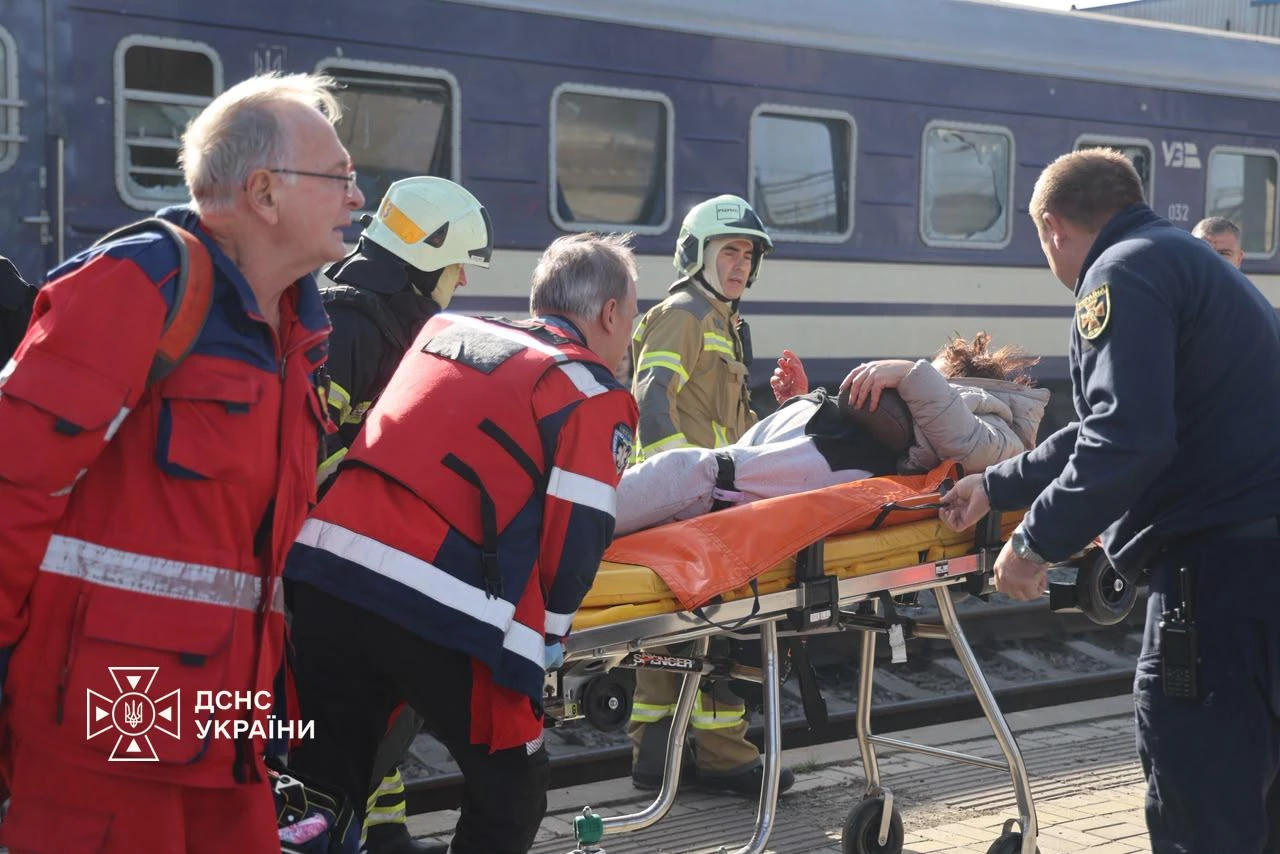 Удар по вокзалу в Дніпрі: Зеленський повідомив про загиблих та закликав до нових санкцій проти РФ