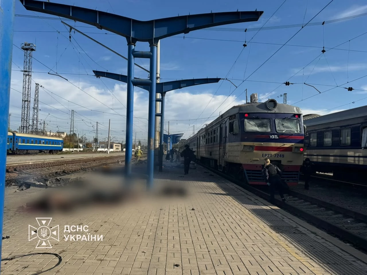 Удар по вокзалу в Дніпрі: Зеленський повідомив про загиблих та закликав до нових санкцій проти РФ
