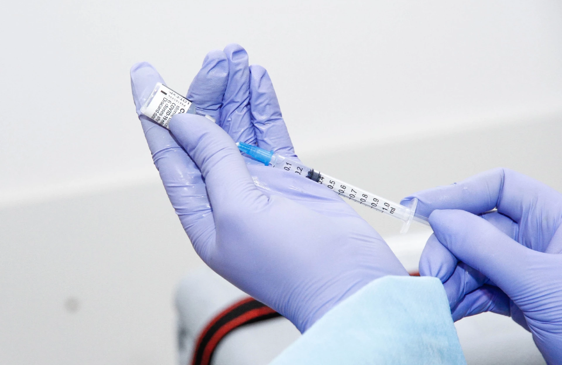 Майже 6 тисяч українців отримали бустерну дозу вакцини від коронавірусу