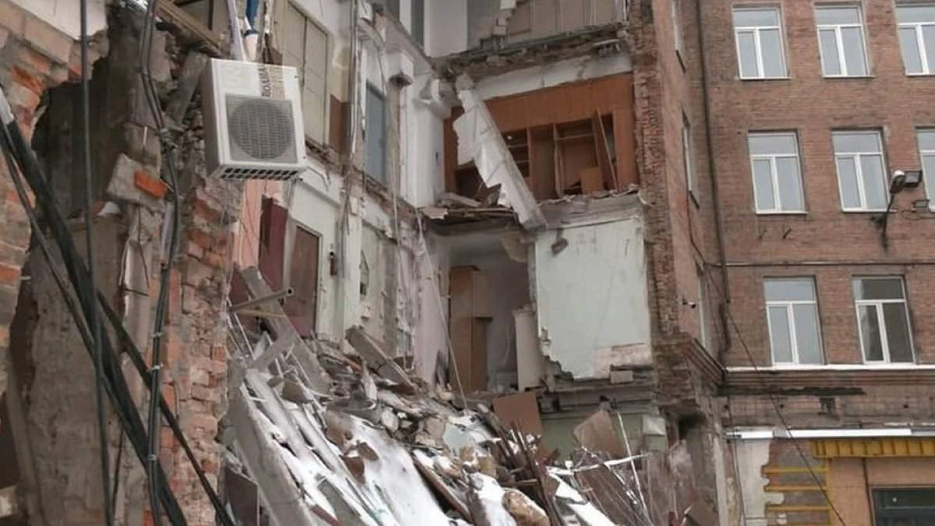 У Харкові обвалилася чотириповерхова будівля