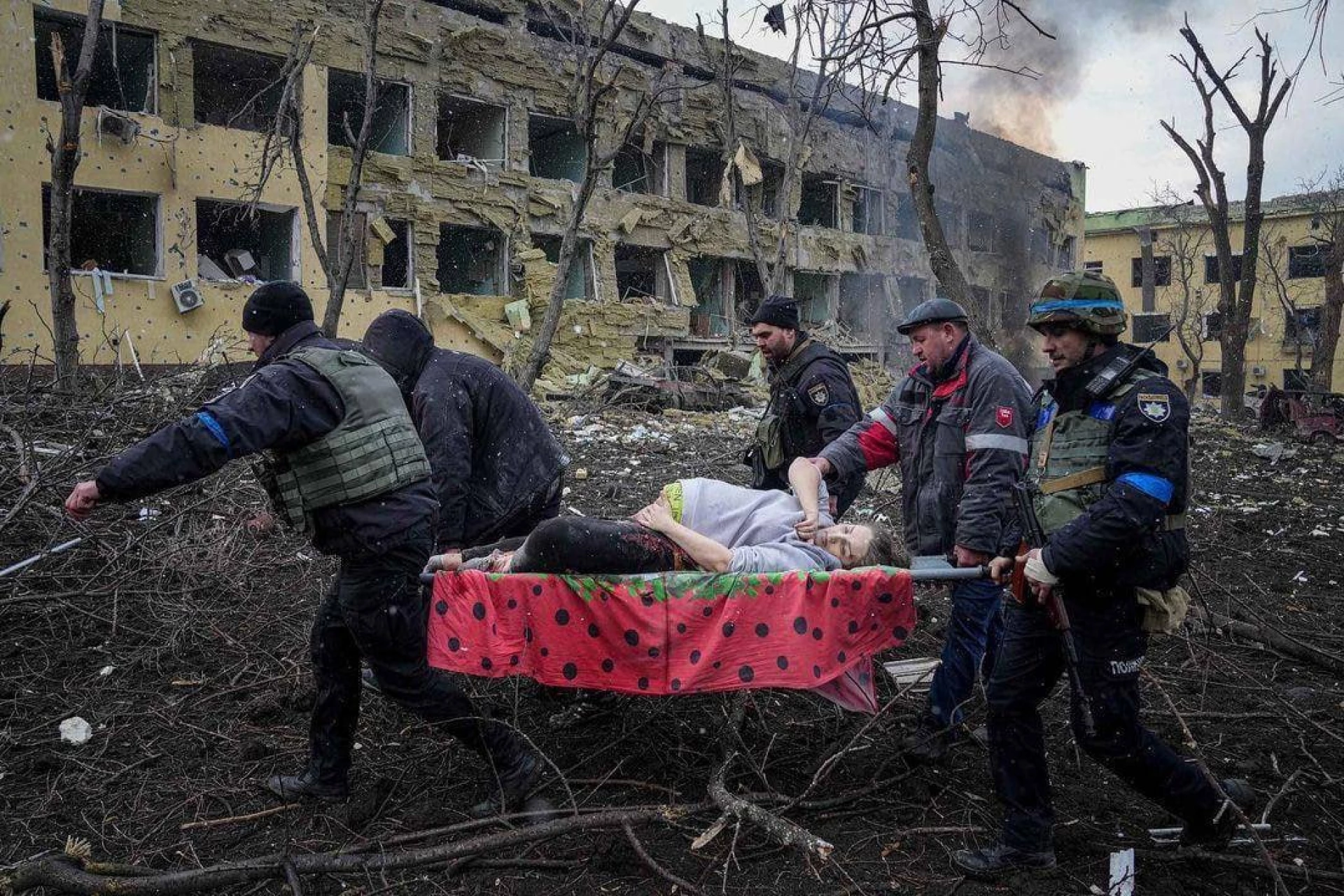 Через бомбардування пологового в Маріуполі загинули двоє дорослих і маленька дівчинка