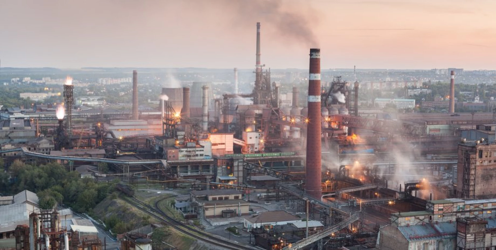 Окупанти спалюють тіла своїх "побратимів" на металургійному заводі у Донецьку