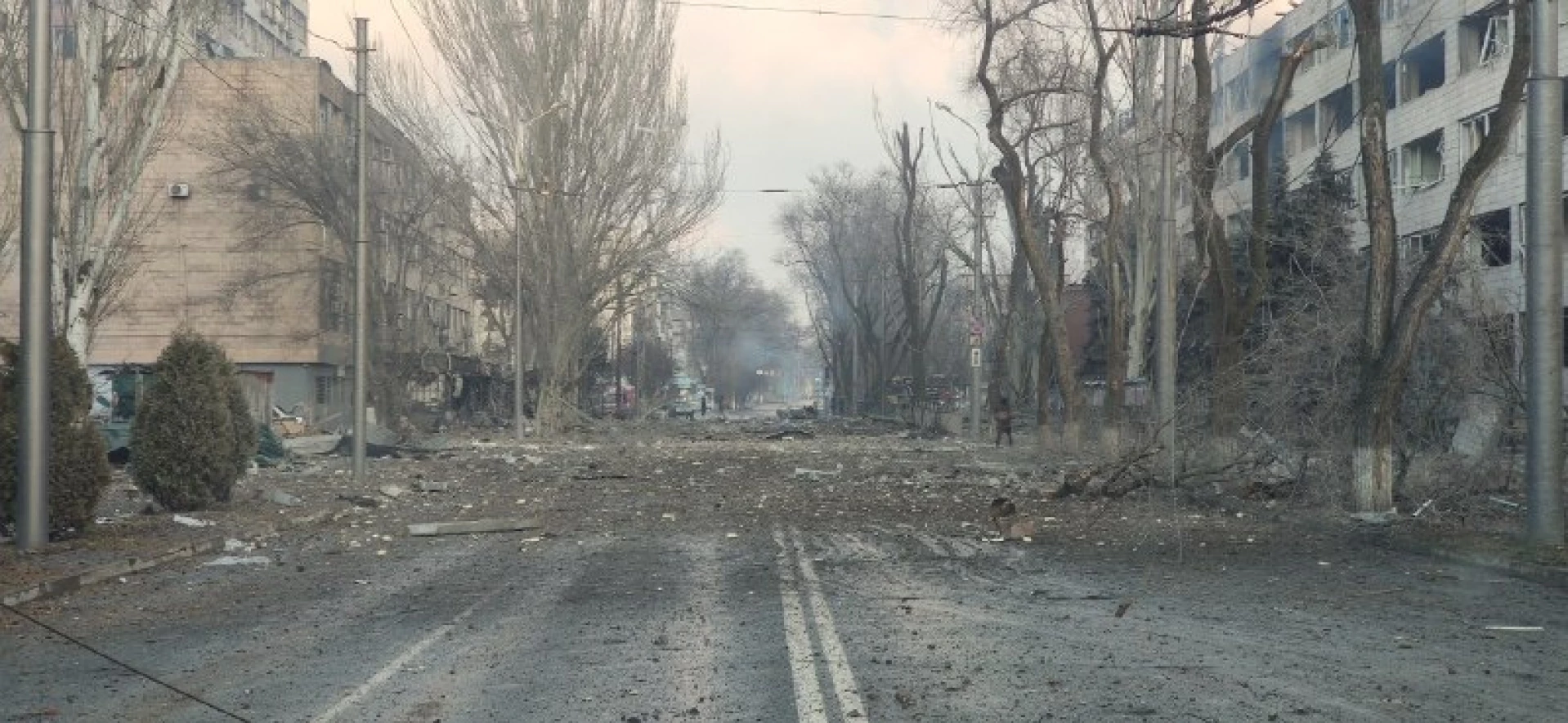 Росія знову скинула бомби у Маріуполі на місце, де ховались люди