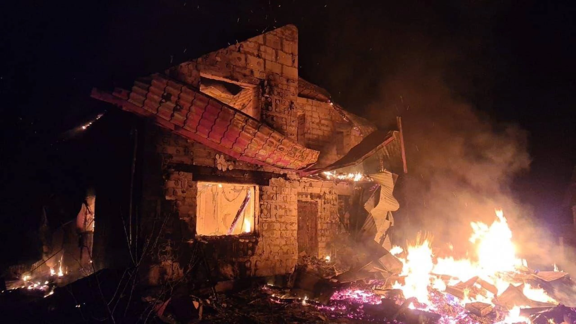Росіяни знову відкрили вогонь по житлових будинках Києва