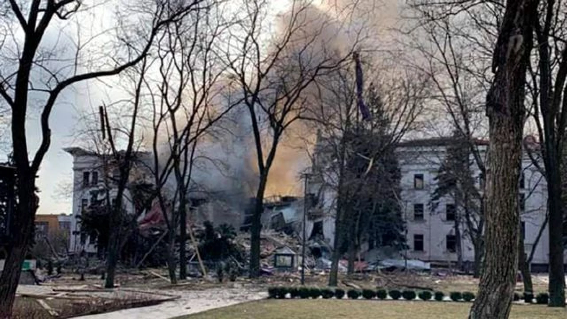 Очевидці розповіли, що у драматичному театрі Маріуполя загинули близько 300 людей