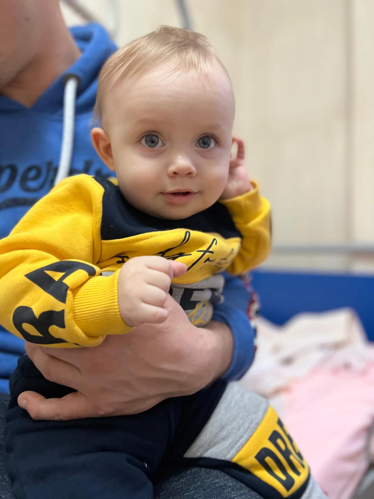 Жінка з пораненням врятувала двох маленьких дітей під час обстрілу авто. Три людини загинули