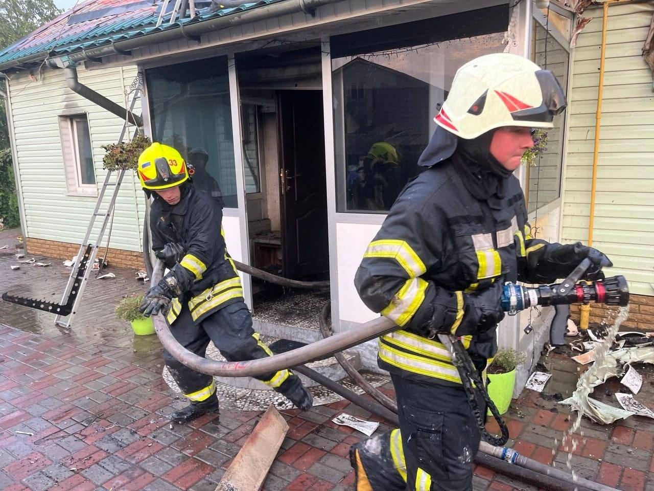 У Києві через падіння уламків загинули двоє охоронців