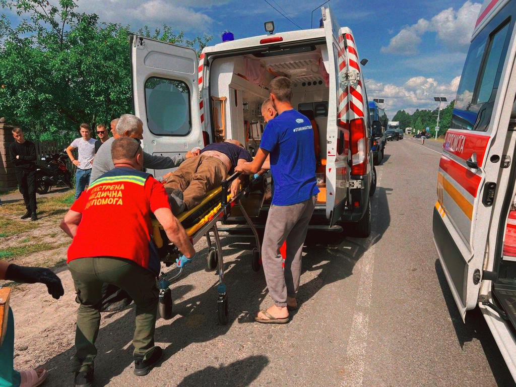 Жахлива ДТП на Рівненщині: одна дитина загинула, ще 8 осіб постраждали - фото 2