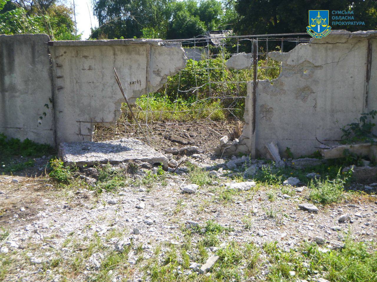 Росіяни обстріляли школу та магазин у Сумській області