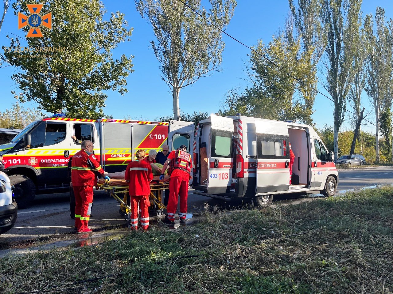 У Запоріжжі маршрутка врізалася в стовп: 8 постраждалих