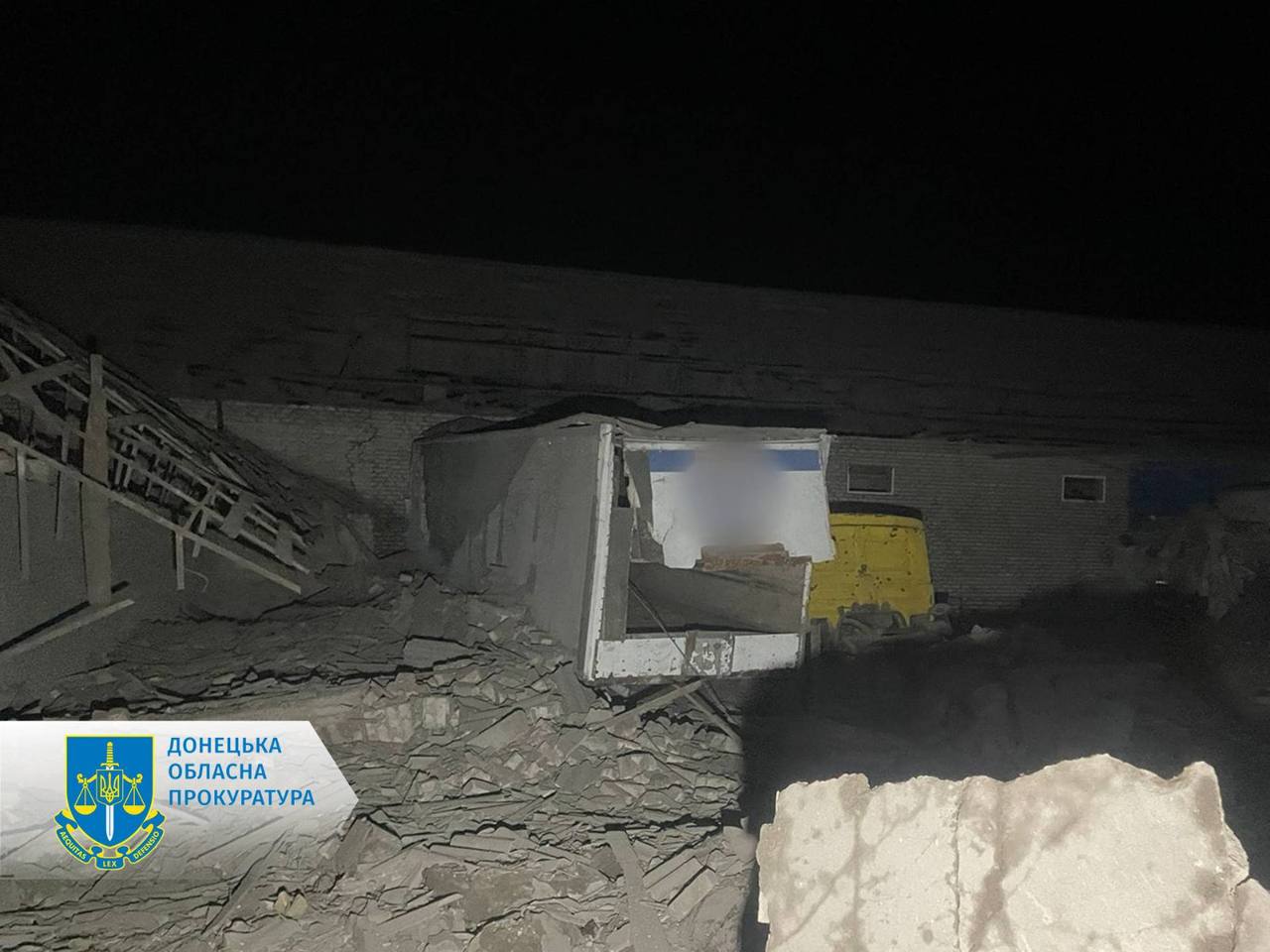 На Донеччині 3 працівників підприємства отримали поранення через російський обстріл - фото 2
