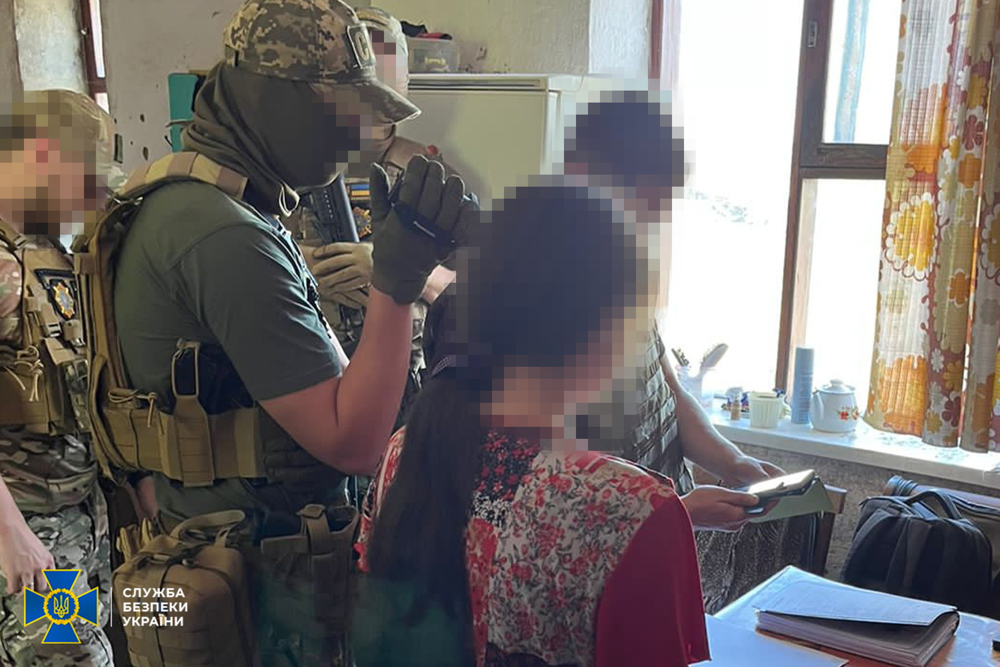 Затримали двох агенток. Одна «зливала» дані про родичів та писала військових на диктофон