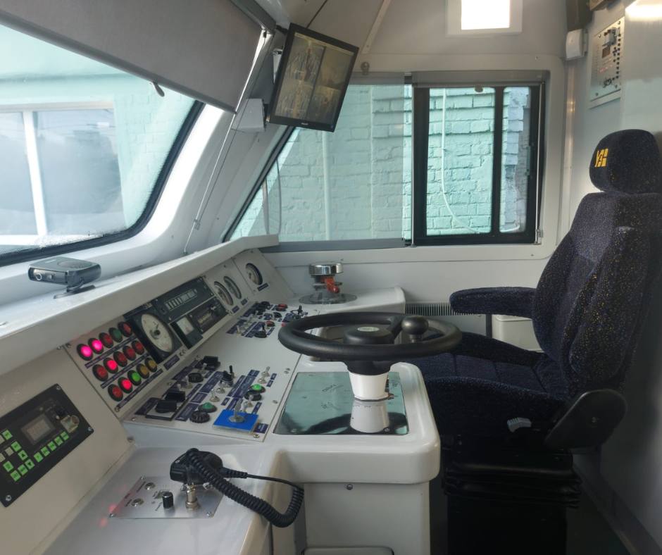 «Укрзалізниця» відремонтувала електропоїзд, створений 2006-го року в Луганську - фото 2