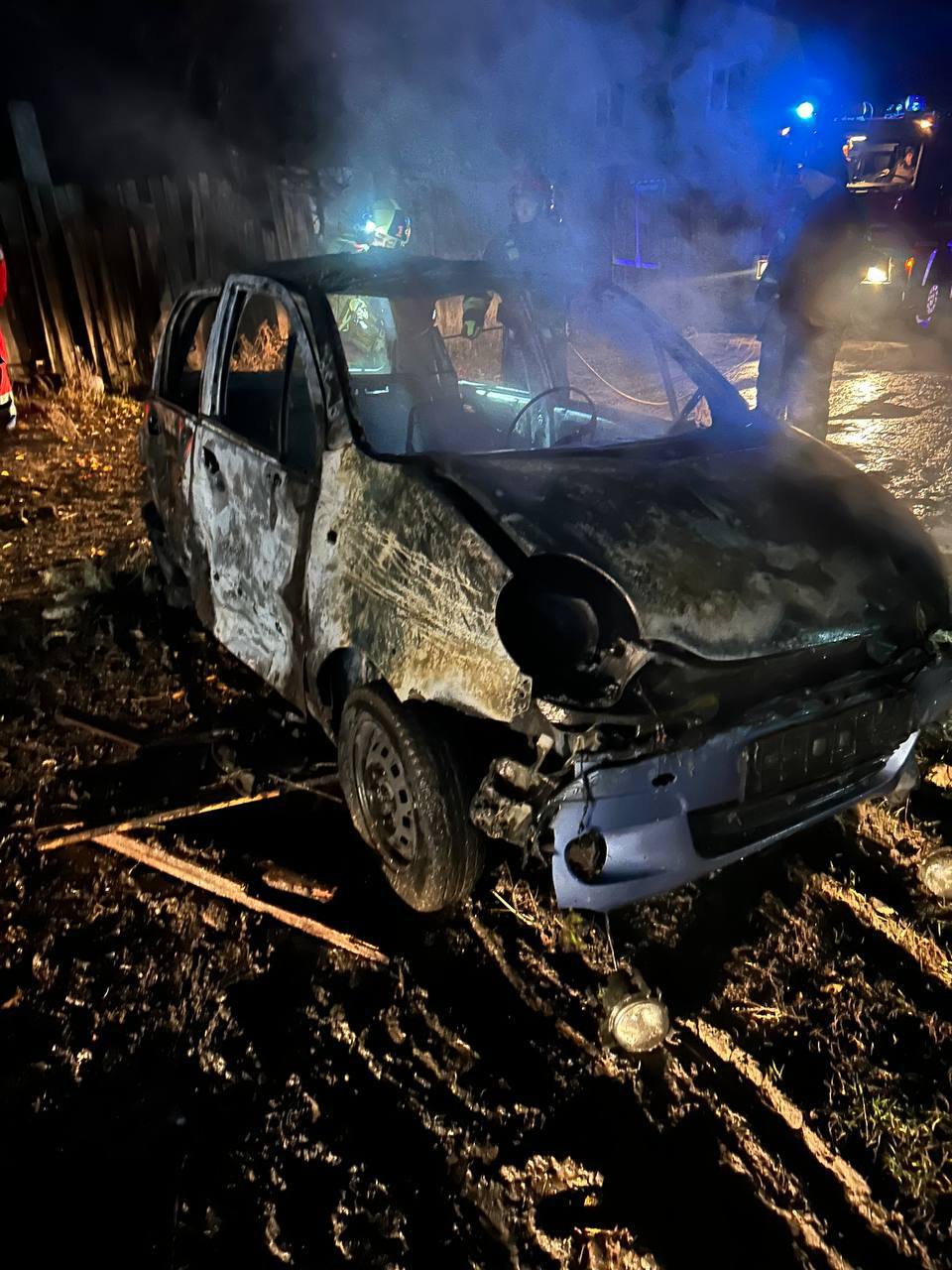 Обстріл Харкова: зруйнована будівля коледжу та знищені автомобілі - фото 3