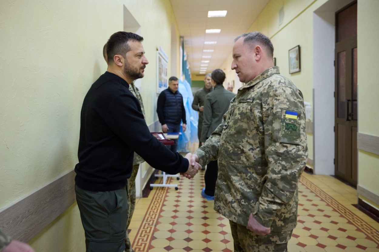 Зеленський відвідав поранених військовослужбовців у столичному госпіталі - фото 3