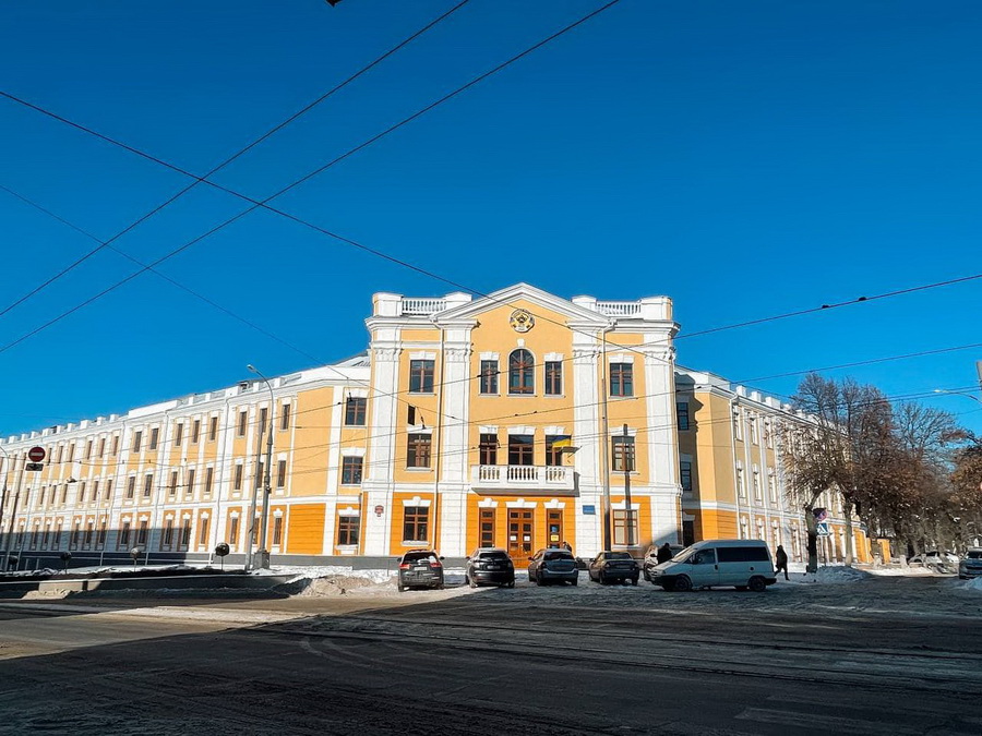 Як за понад століття змінилась вінницька школа, де викладав Леонтович. Фото