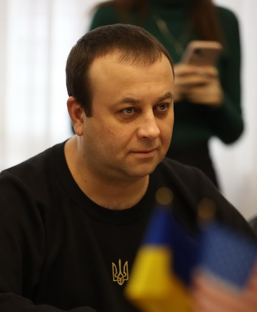 Борзов передав книгу про Голодомор на Вінниччині екс-главі адміністрації президента США Джеймсу Бейкеру - фото 5