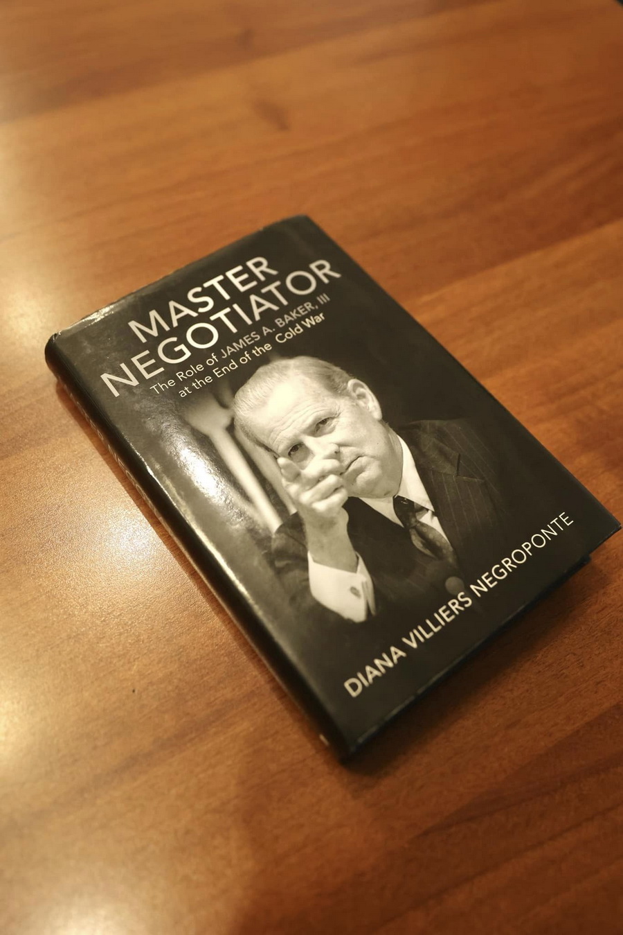 Борзов передав книгу про Голодомор на Вінниччині екс-главі адміністрації президента США Джеймсу Бейкеру - фото 2