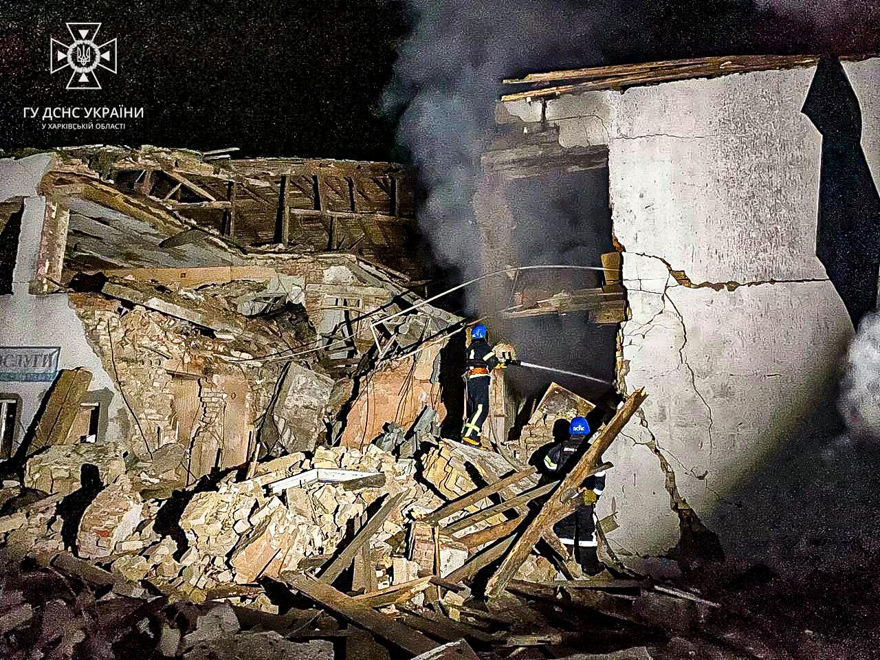 На Харківщині дрони зруйнували кафе, горіла будівля моргу - фото 2