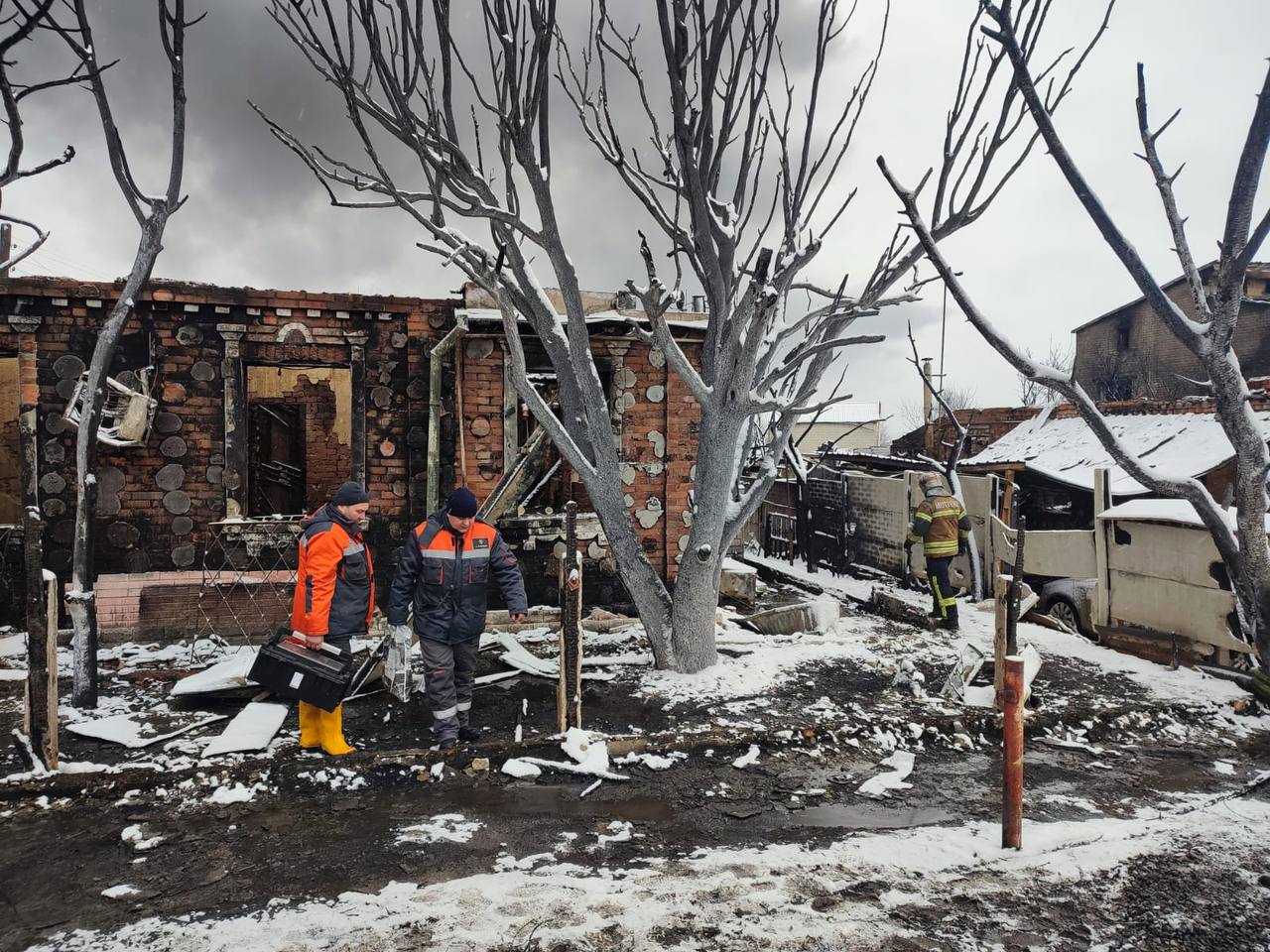 Сім’я стала заручниками вогню – у Харкові паливо змішалося зі снігом та підпалило будинки