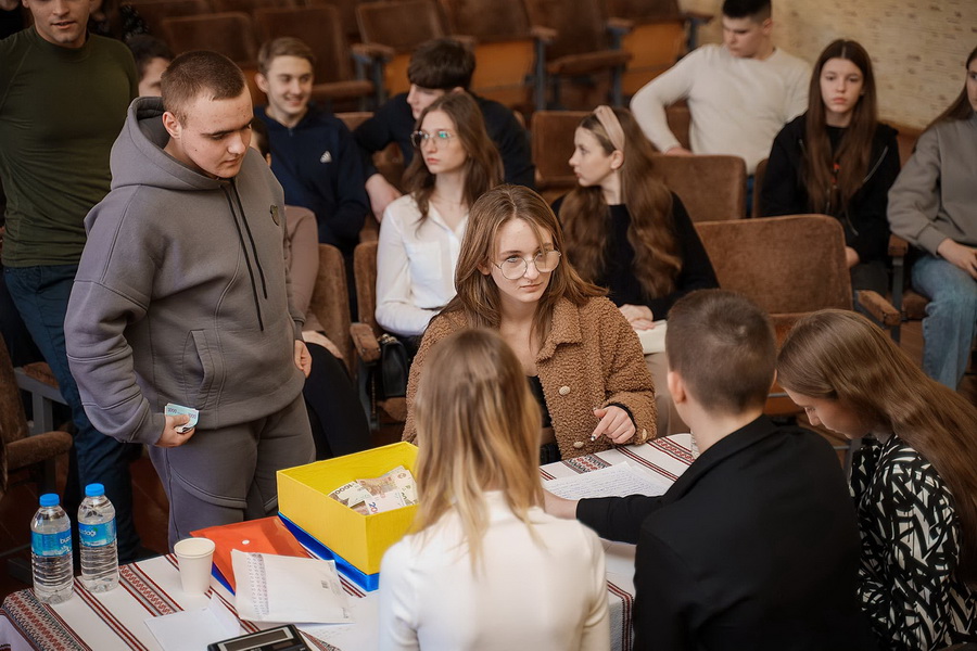 Для бригади з Вінниччини школярі зібрали майже 100 тис грн - фото 2