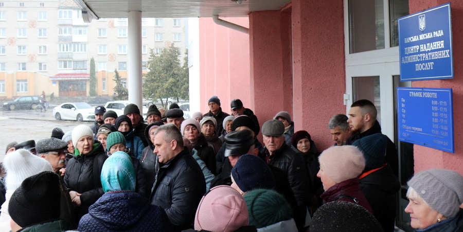 У Барі на Вінниччині люди прийшли до міської ради через новий тариф на воду