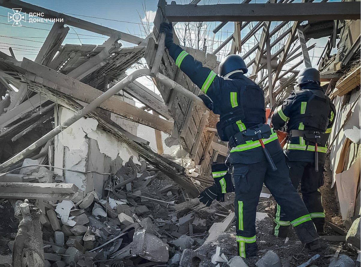 Фугасна бомба вбила 2 чоловіків на Донеччині