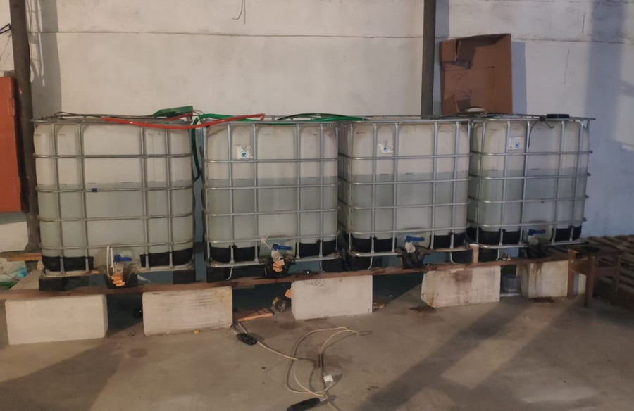 На Вінниччині група осіб незаконно виготовляла алкоголь і збувала його через інтернет по всій Україні - фото 2