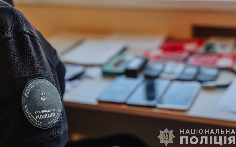 На Вінниччині проводили обшуки і викрили шахрайський call-центр - фото 2