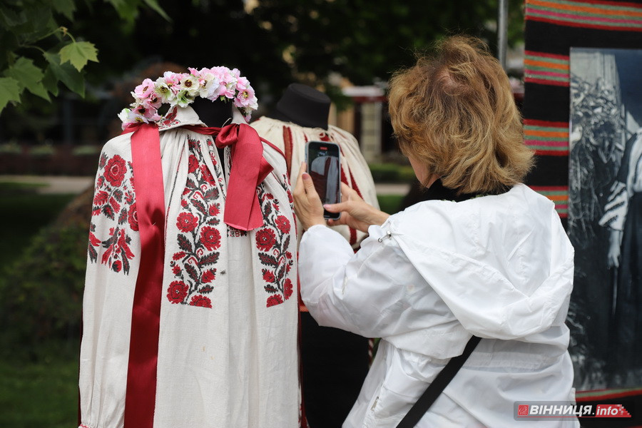 Вінничанка розповіла про різницю між вишиванкою та традиційною вишитою сорочкою - фото 5