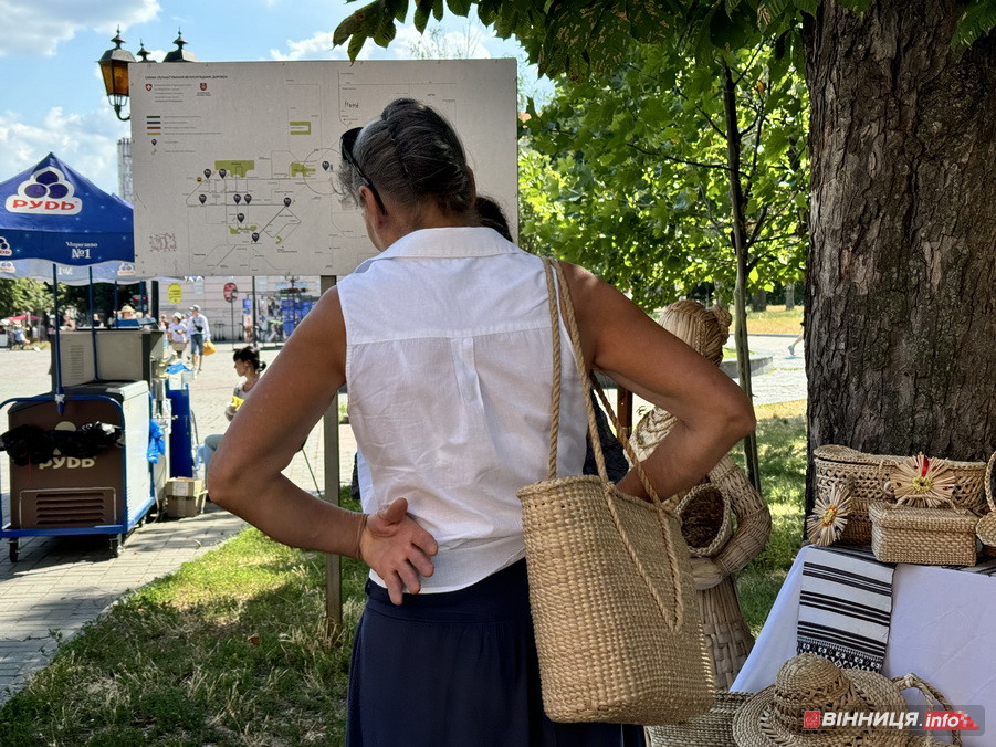 На Європейській площі у Вінниці «заплітали рогозу» - фото 16