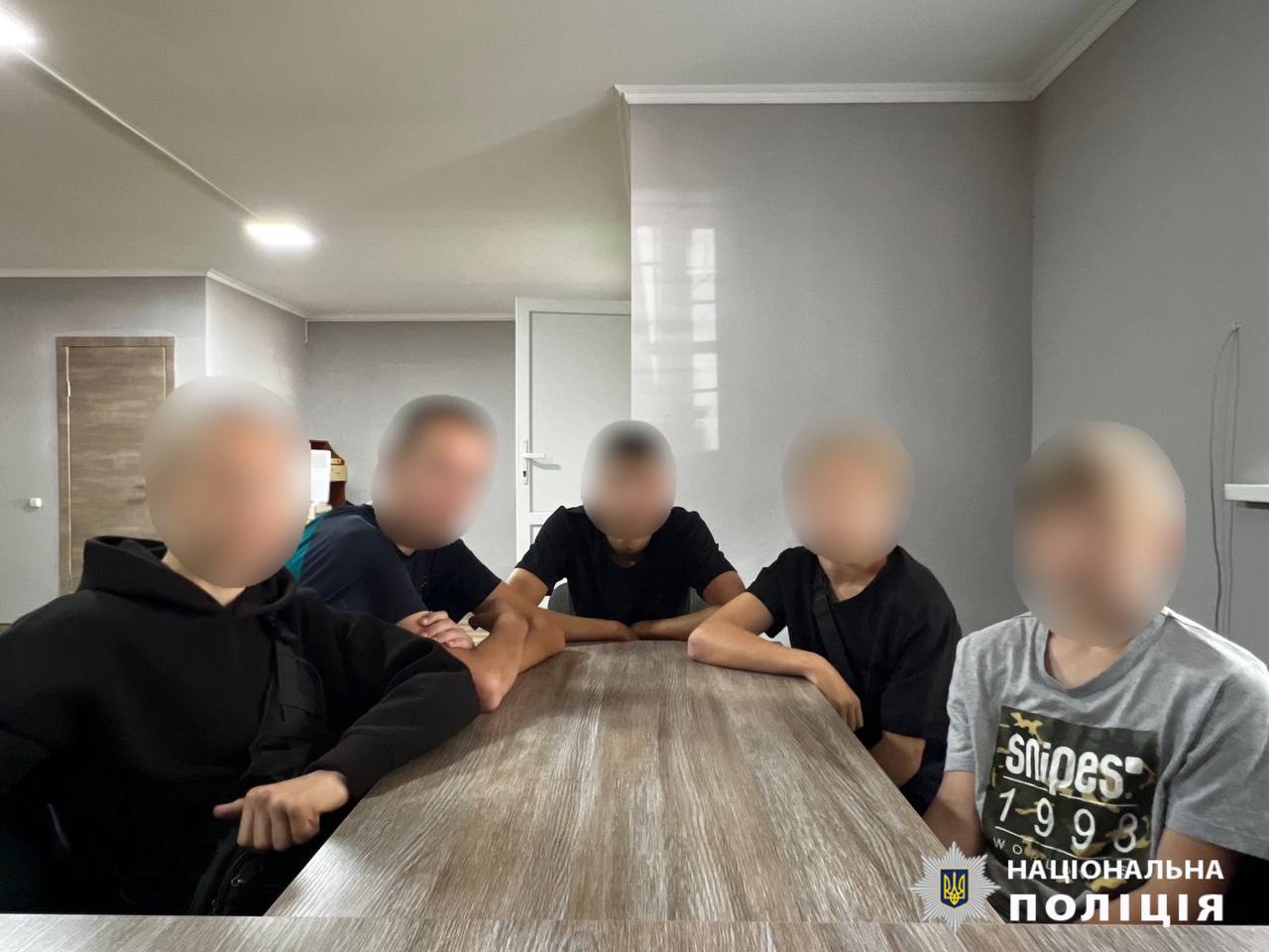 На Київщині виявили групу підлітків-зачеперів, які катались на дахах електротягів