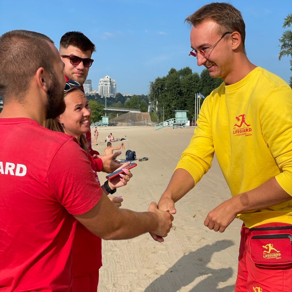 З початку літа Kyiv Lifeguard Service врятували 71 людину на пляжах столиці
