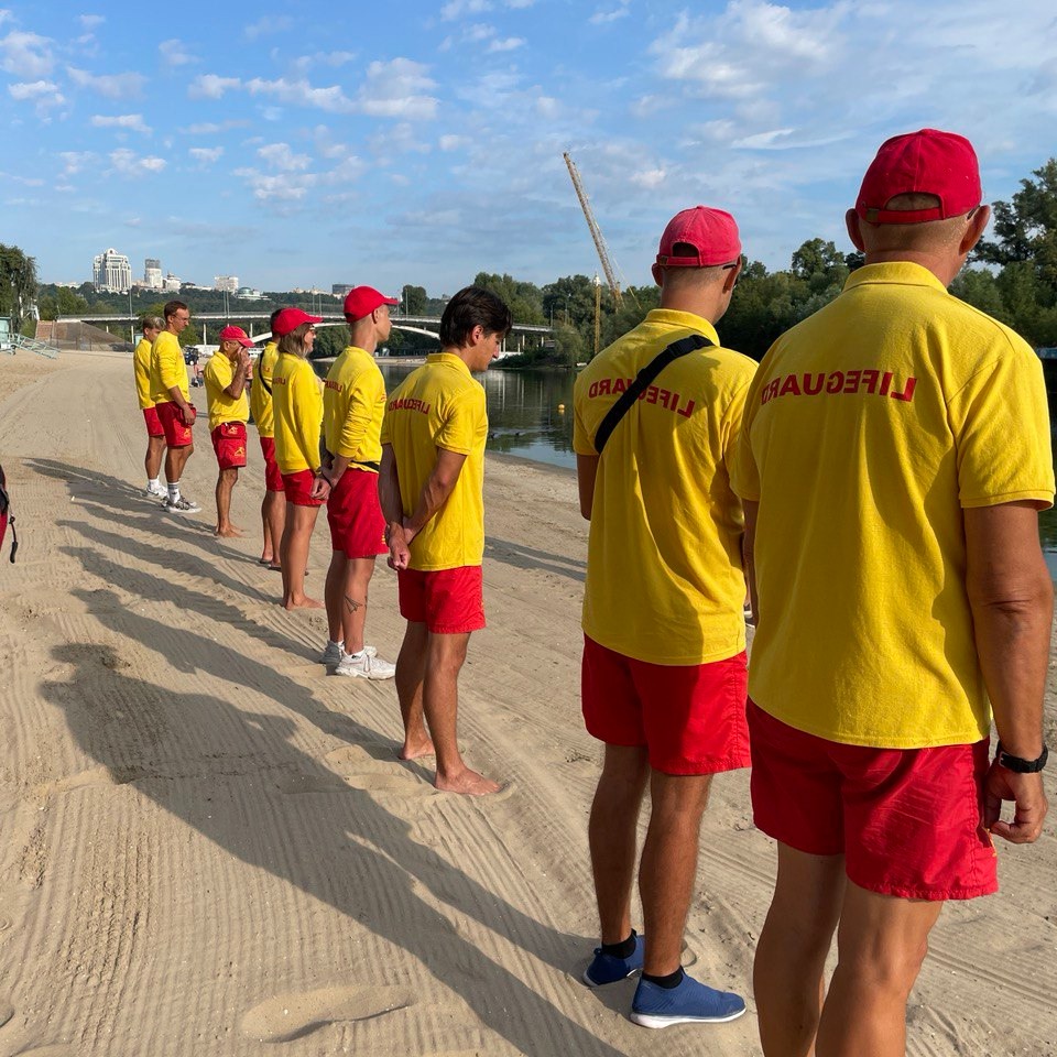 З початку літа Kyiv Lifeguard Service врятували 71 людину на пляжах столиці - фото 2