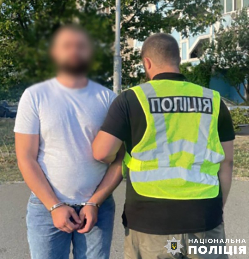 Поліцейські Києва затримали шахрая, який ошукав військових, їх дружин та волонтерів на більш ніж пів мільйона гривень