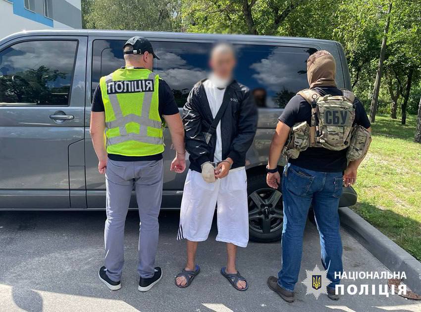 У Києві поліцейські спільно з СБУ затримали молодиків за вчинення диверсії - фото 2